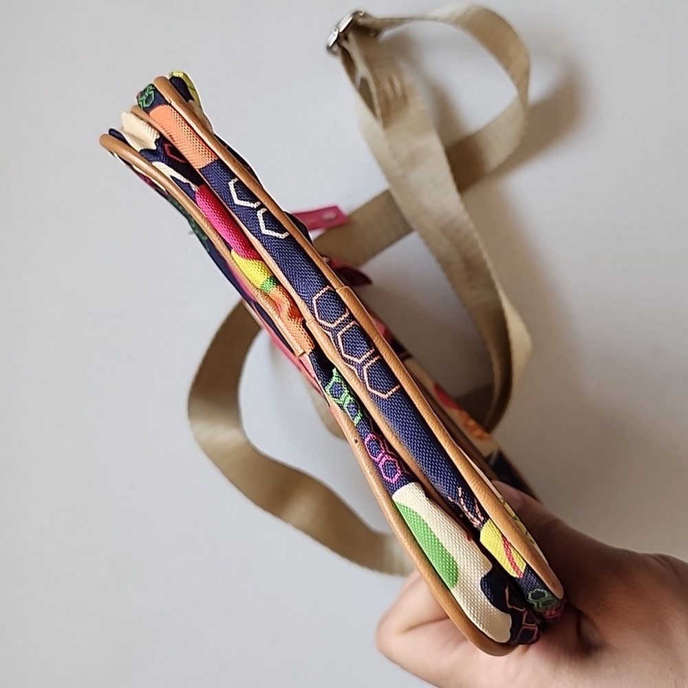 Lily Bloom Elephant Geometric Crossbody - Picture 5 of 11